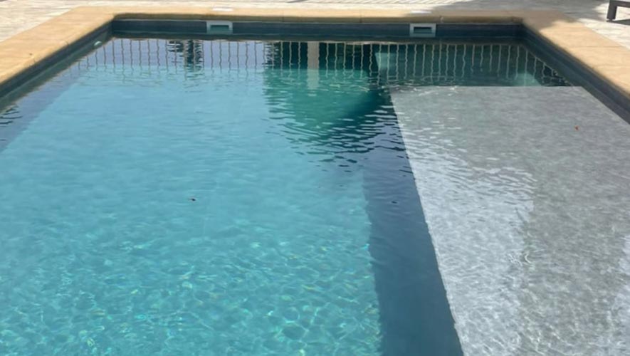 Light colored pool liner