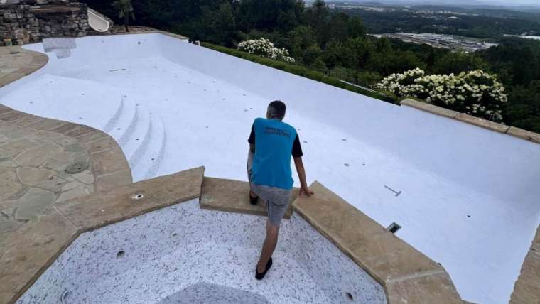 Anti-slip Pool Liners in the Pool
