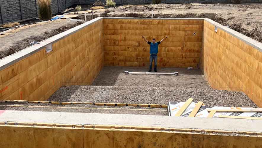 Pool from polyurethane blocks