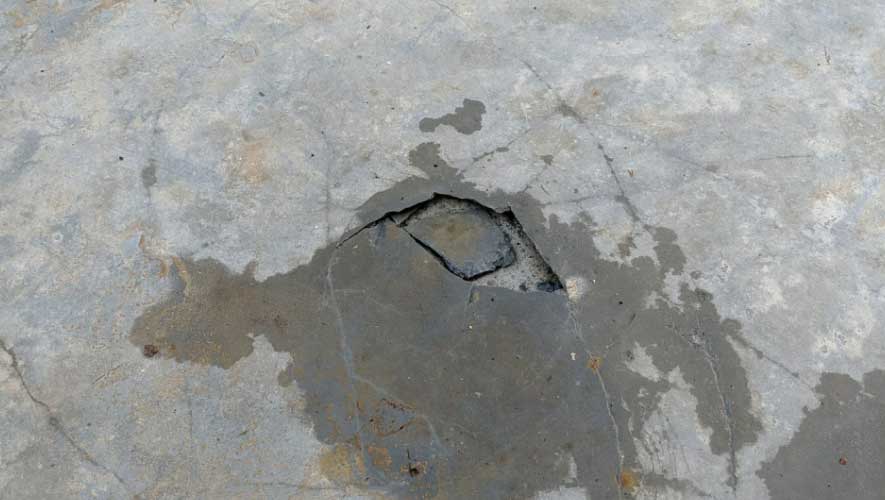 Cracks in the Bottom of a Plastered Pool