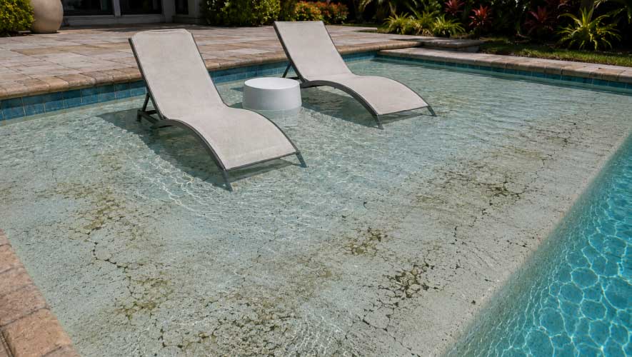 Sakko-Pool-construction-company-tile-on-a-ledge-in-the-pool Tile on a Ledge in the Pool